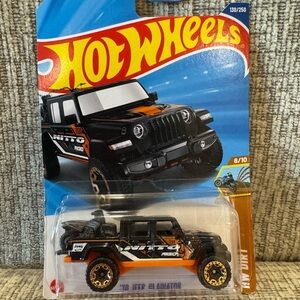 2025 Hot Wheels Case F '20 Jeep Gladiator Super Series HW Dirt
